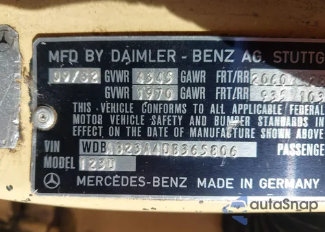 1983 Mercedes-Benz 240 D z USA, uszkodzony, nr VIN WDBAB23A4DB365806